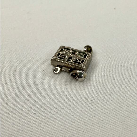 Title: Vintage Silver Filigree Two-Strand Box Clasp - Picture 7 of 9